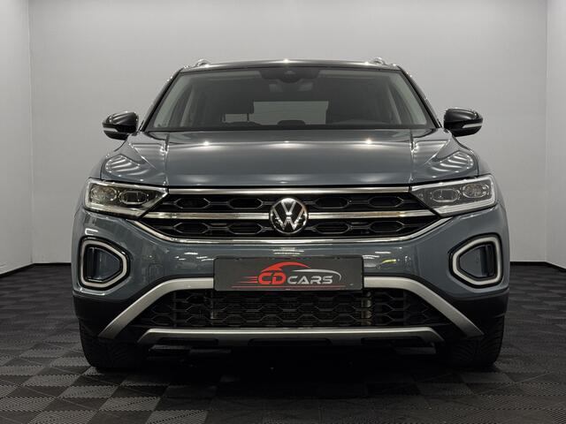 Volkswagen T-Roc 1.5 TSI style Half leder, Navi, Parkeersensoren, Massage stoelen, Winterpakket, Virtual desk