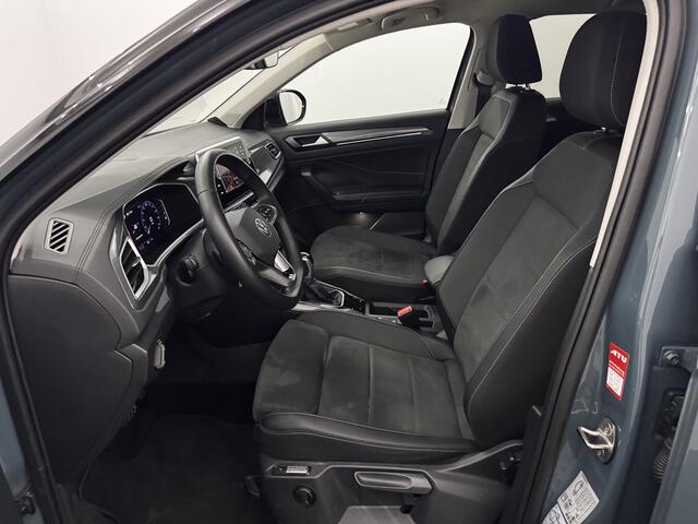 Volkswagen T-Roc 1.5 TSI style Half leder, Navi, Parkeersensoren, Massage stoelen, Winterpakket, Virtual desk