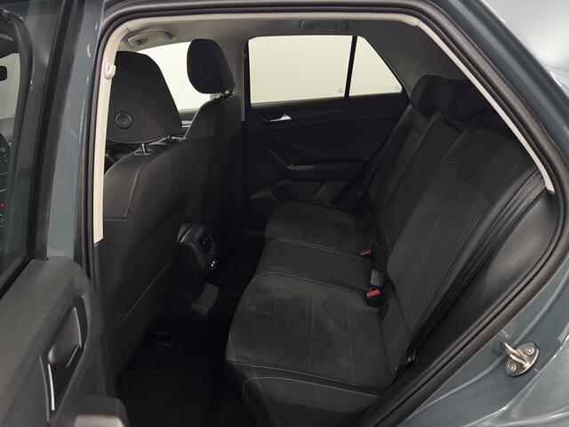 Volkswagen T-Roc 1.5 TSI style Half leder, Navi, Parkeersensoren, Massage stoelen, Winterpakket, Virtual desk