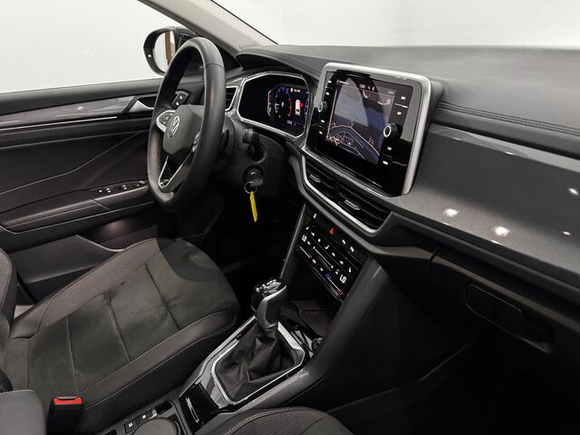 Volkswagen T-Roc 1.5 TSI style Half leder, Navi, Parkeersensoren, Massage stoelen, Winterpakket, Virtual desk