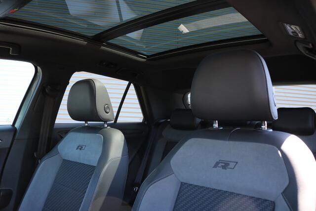 Volkswagen T-Roc 1.5 TSI R-Line (Panoramadak Sportinterieur VirtualCockpit Clima ACC Camera Dab Full-Led 19InchLMV PrivacyGlass)