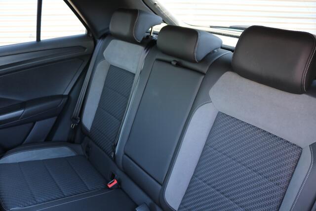 Volkswagen T-Roc 1.5 TSI R-Line (Panoramadak Sportinterieur VirtualCockpit Clima ACC Camera Dab Full-Led 19InchLMV PrivacyGlass)