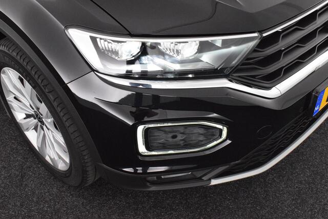 Volkswagen T-Roc 1.5 TSI 150pk DSG Sport Trekhaak Camera Keyless Led Navigatie