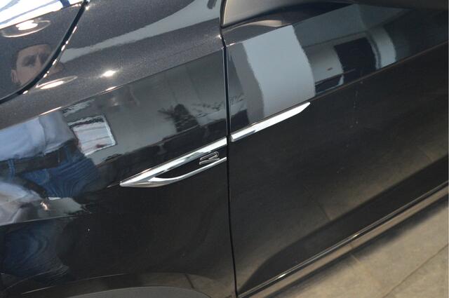 Volkswagen T-Roc Cabrio 1.5 TSI 3X R-Line Black Style navi camera led 150 pk !!