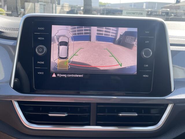 Volkswagen T-Roc 1.0 TSI Style | achteruitrijcamera | trekhaak | navi | rijklaarp
