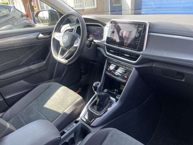 Volkswagen T-Roc 1.0 TSI Style | achteruitrijcamera | trekhaak | navi | rijklaarp