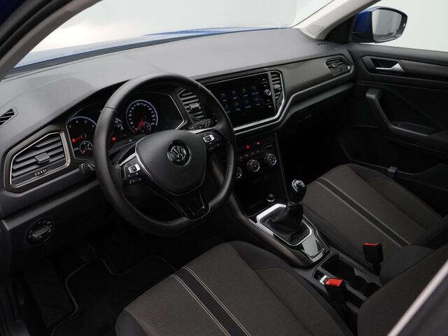 Volkswagen T-Roc 1.0 TSI 115 pk Style | Trekhaak | Navigatie | Parkeersensoren voor/achter | Adaptive Cruise