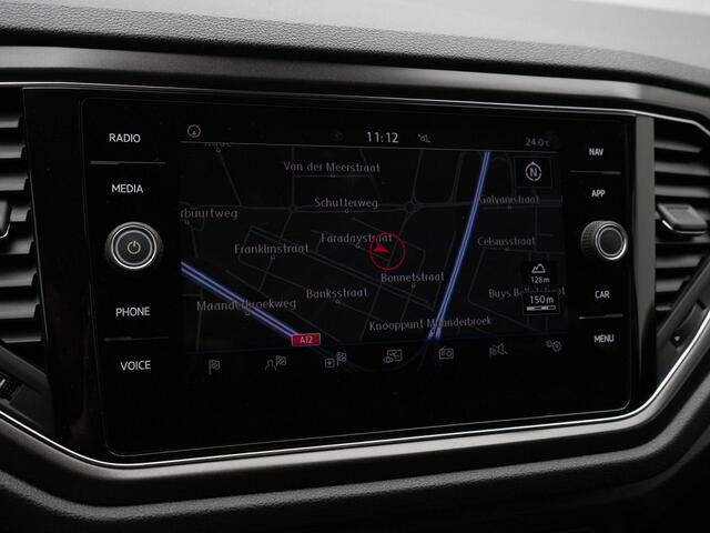 Volkswagen T-Roc 1.0 TSI 115 pk Style | Trekhaak | Navigatie | Parkeersensoren voor/achter | Adaptive Cruise