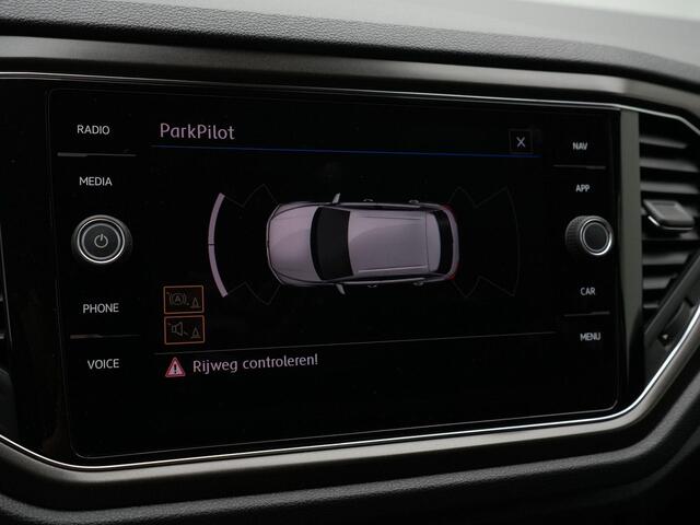 Volkswagen T-Roc 1.0 TSI 115 pk Style | Trekhaak | Navigatie | Parkeersensoren voor/achter | Adaptive Cruise