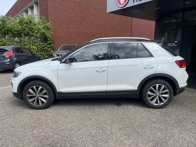 Volkswagen T-Roc 1.5 TSI Style // FULL LED // ADAPT. CRUISE // CLIMA // CAMERA+SENSOREN // NAVI+CARPLAY //