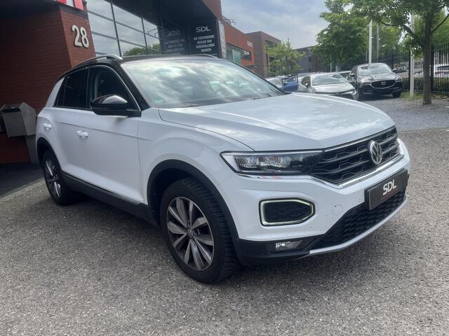 Volkswagen T-Roc 1.5 TSI Style // FULL LED // ADAPT. CRUISE // CLIMA // CAMERA+SENSOREN // NAVI+CARPLAY //