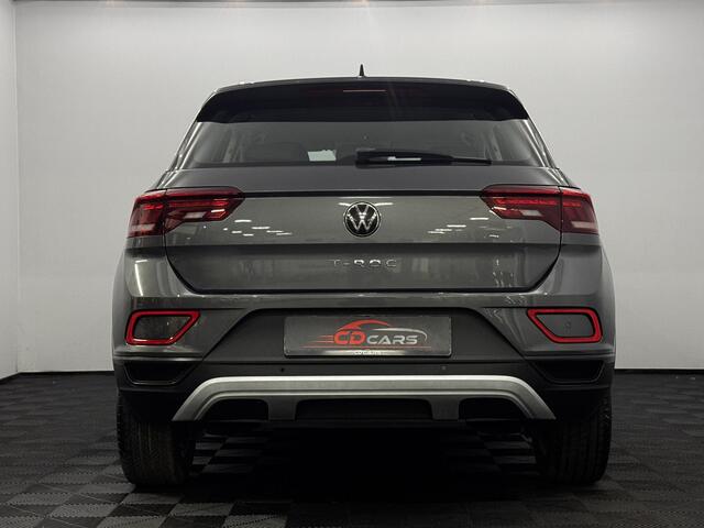 Volkswagen T-Roc 1.5 TSI Life Clima, Parkeersensoren, Apple carplay, Cruise control, Virtual desk, A start stop