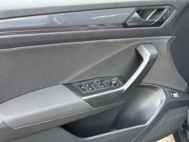 Volkswagen T-Roc 1.5 TSI 150pk Sport | Led | Dode hoek | Trekhaak | Carplay | incl. 1 jaar Bovag garantie