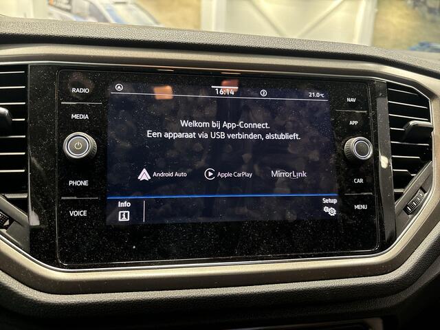 Volkswagen T-Roc 1.5 Tsi 150pk DSG Style · Apple/Android Car Play · Camera · Trekhaak · P-Sensoren · Navi · 18'' Inch ·