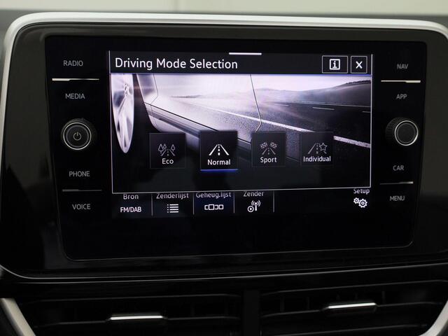 Volkswagen T-Roc Cabrio 1.5TSI/150PK R-Line DSG · Navigatie · Trekhaak · Parkeersensoren · Garantie tot mei 2026