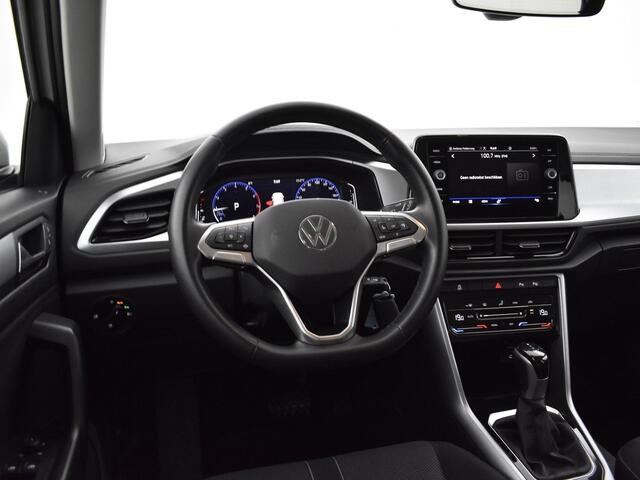 Volkswagen T-Roc 1.5 Tsi 150pk DSG Life · Apple/Android Car Play · Navi · P-Sensoren · Park Assist · 18'' Inch · Garantie t/m 22-05-2027 of 100.000km