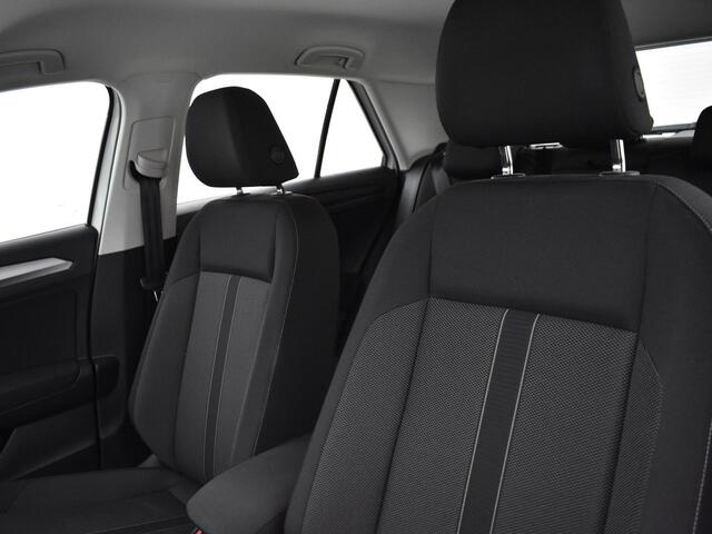 Volkswagen T-Roc 1.5 Tsi 150pk DSG Life · Apple/Android Car Play · Navi · P-Sensoren · Park Assist · 18'' Inch · Garantie t/m 22-05-2027 of 100.000km