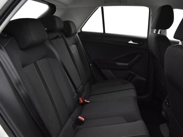 Volkswagen T-Roc 1.5 Tsi 150pk DSG Life · Apple/Android Car Play · Navi · P-Sensoren · Park Assist · 18'' Inch · Garantie t/m 22-05-2027 of 100.000km