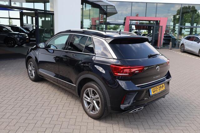Volkswagen T-Roc 1.5 TSI R-Line Achteruitrijcamera trekhaak afneembaar privacy glas alarm ergo stoelen met leder alcantara stoel en stuurwiel verwarming ACC park assist navigatie 17" LMV valencia spiegel pakket