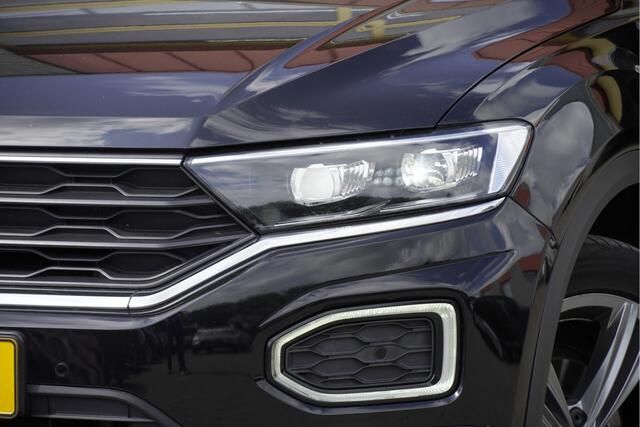 Volkswagen T-Roc 1.5 TSI 150PK! Automaat R-Line BJ2020 Lmv 18" | Led V+A | Pdc | Navi | Elek. achterklep | Keyless entry | App-Connect | Dashboard verlichting | Virtual cockpit | Climate control | Cruise control | Zwarte hemel | Verwarmde voorstoelen | Extra getint glas