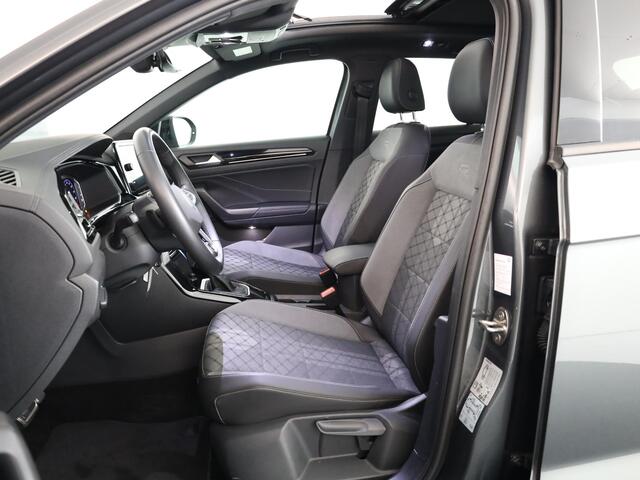 Volkswagen T-Roc 1.5 TSI R-Line 150 pk Automaat (DSG) | Verlengde garantie | Navigatie via App | Panoramadak | Parkeersensoren (Park assist) | Achteruitrijcamera | Adaptieve cruise control | Black Style pakket |