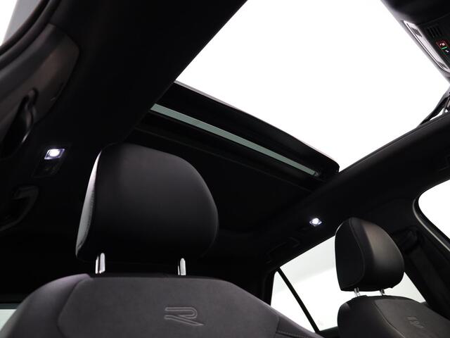 Volkswagen T-Roc 1.5 TSI R-Line 150 pk Automaat (DSG) | Verlengde garantie | Navigatie via App | Panoramadak | Parkeersensoren (Park assist) | Achteruitrijcamera | Adaptieve cruise control | Black Style pakket |