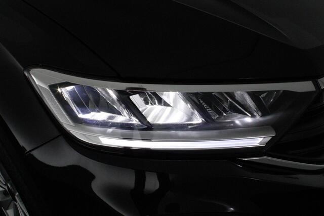 Volkswagen T-Roc 1.5 TSI 150pk DSG Life Edition Camera Navigatie ACC Carplay Keyless Led
