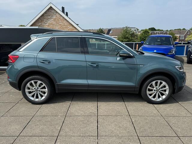 Volkswagen T-Roc 1.5 TSI Life Edition DSG Automaat | PDC | Keyless |