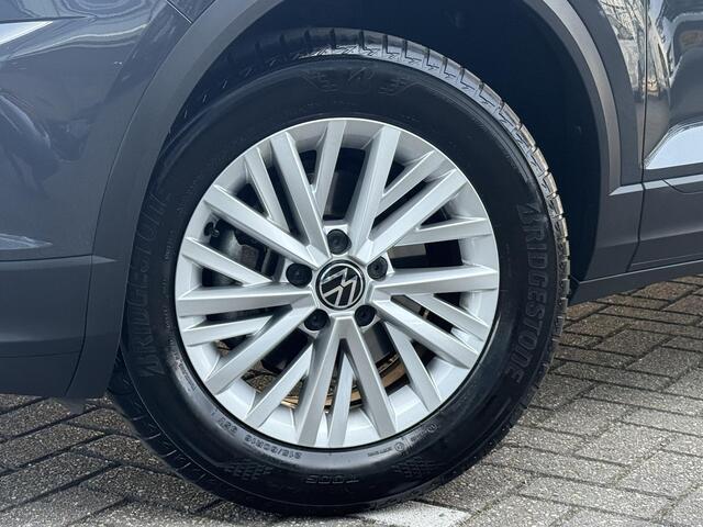Volkswagen T-Roc 1.0 TSI Style (Hoge instap) Parkeerhulp | Navigatie | Carplay | Dealer Onderhouden