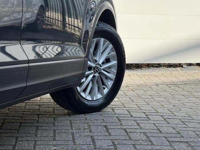 Volkswagen T-Roc 1.0 TSI Style (Hoge instap) Parkeerhulp | Navigatie | Carplay | Dealer Onderhouden