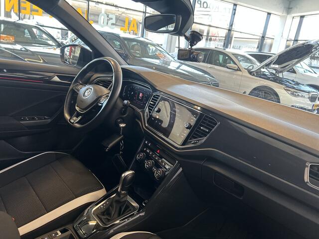 Volkswagen T-Roc 1.5 TSI Sport Business R | Automaat | Digital dashboard | Stoel+Stuurverwarming | Adaptieve cruise control | Climate control | Achteruitrijcamera | Adaptief onderstel | Navigatie | Apple carplay | Elek. inklapbare spiegels