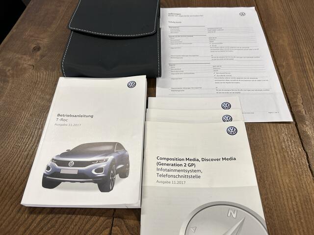 Volkswagen T-Roc 1.5 TSI Sport Business R | Automaat | Digital dashboard | Stoel+Stuurverwarming | Adaptieve cruise control | Climate control | Achteruitrijcamera | Adaptief onderstel | Navigatie | Apple carplay | Elek. inklapbare spiegels