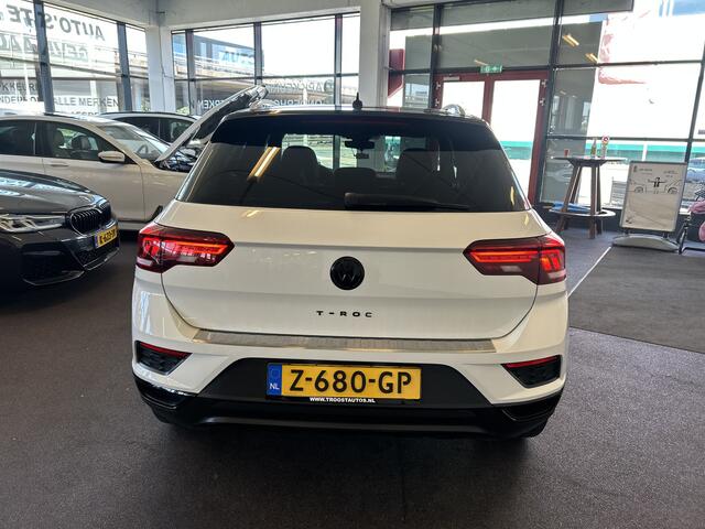Volkswagen T-Roc 1.5 TSI Sport Business R | Automaat | Digital dashboard | Stoel+Stuurverwarming | Adaptieve cruise control | Climate control | Achteruitrijcamera | Adaptief onderstel | Navigatie | Apple carplay | Elek. inklapbare spiegels