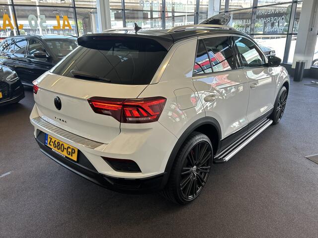 Volkswagen T-Roc 1.5 TSI Sport Business R | Automaat | Digital dashboard | Stoel+Stuurverwarming | Adaptieve cruise control | Climate control | Achteruitrijcamera | Adaptief onderstel | Navigatie | Apple carplay | Elek. inklapbare spiegels