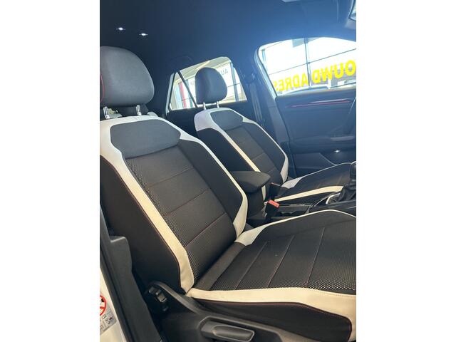 Volkswagen T-Roc 1.5 TSI Sport Business R | Automaat | Digital dashboard | Stoel+Stuurverwarming | Adaptieve cruise control | Climate control | Achteruitrijcamera | Adaptief onderstel | Navigatie | Apple carplay | Elek. inklapbare spiegels