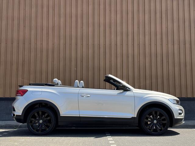 Volkswagen T-Roc Cabrio 1.5 TSI R-Line | Adaptieve Cruise Control | Parkeersensoren | Keyless Go/Entry | Dodehoek Detector | Lane Assist | DAB | Stuurverwarming | Stoelverwarming | Airconditioning | Bluetooth |