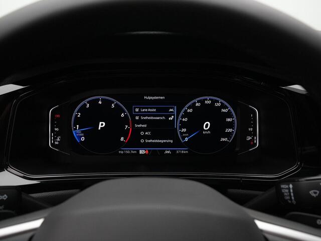 Volkswagen T-Roc 1.5 TSI 150 pk DSG R-Line | Panoramadak | Stuur-/stoelverwarming | Achteruitrijcamera | Apple Carplay / Android Auto