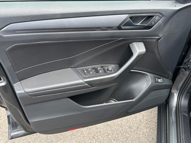 Volkswagen T-Roc 1.5 TSI 150pk DSG Style Carplay | Camera | Keyless | Elek. Achterklep | Rijklaar incl. garantie