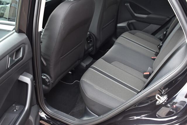 Volkswagen T-Roc 1.5 TSI Style Business Trekhaak Navi Carplay stoel/stuur verwarming el-achterklep