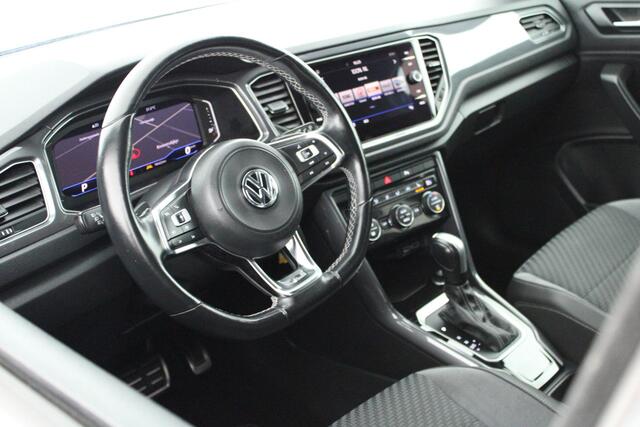 Volkswagen T-Roc 1.5 TSI 150pk DSG 2x R-Line Trekhaak Camera Stoelverwarming Panoramadak Virtual Cockpit Navigatie