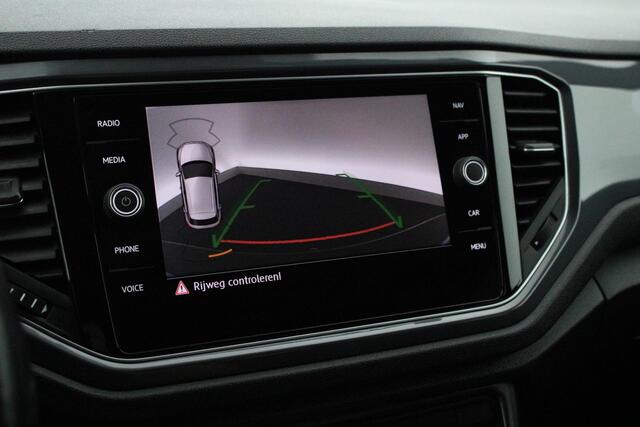 Volkswagen T-Roc 1.5 TSI 150pk DSG 2x R-Line Trekhaak Camera Stoelverwarming Panoramadak Virtual Cockpit Navigatie