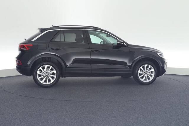 Volkswagen T-Roc 1.5 TSI 150pk DSG Life Edition Camera Navigatie ACC Carplay Keyless Led