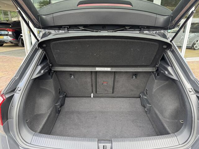 Volkswagen T-Roc 1.5 TSI Sport | Stoelverwarming | Trekhaak | Apple CarPlay