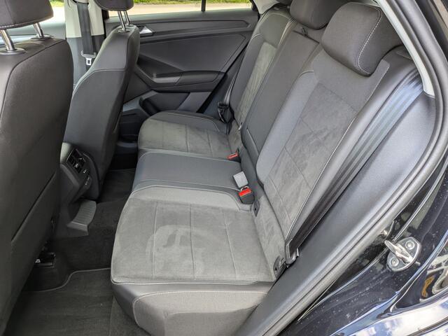 Volkswagen T-Roc 1.5 TSI Style,Navi,Trekhaak.