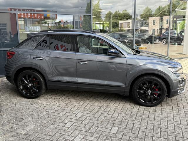 Volkswagen T-Roc 1.5 TSI Sport DSG,BLACK STYLE,PANO,NAV/CAM