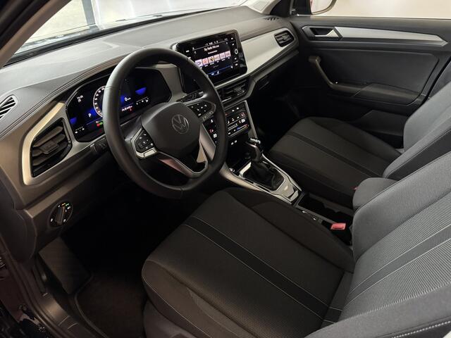 Volkswagen T-Roc 1.5 TSI 150PK EVO ADAP.CRUISE LED VIR.COCKPIT CAMERA STOEL.VERW. 17''LMV KEYLESS 2024 "Volkswagen rijden begint bij Topautos.nl - 75 topmodellen direct op voorraad!"