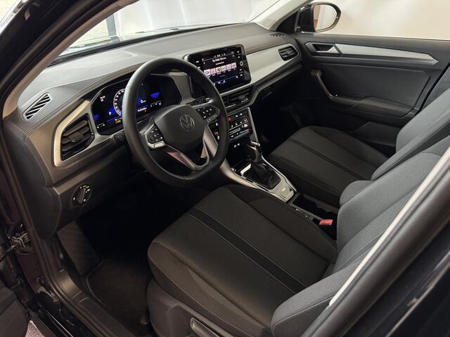 Volkswagen T-Roc 1.5 TSI 150PK EVO ADAP.CRUISE LED VIR.COCKPIT CAMERA STOEL.VERW. 17''LMV KEYLESS 2024 "Volkswagen rijden begint bij Topautos.nl - 75 topmodellen direct op voorraad!"