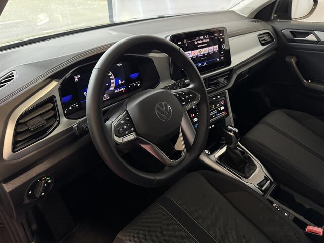 Volkswagen T-Roc 1.5 TSI 150PK EVO ADAP.CRUISE LED VIR.COCKPIT CAMERA STOEL.VERW. 17''LMV KEYLESS 2024 "Volkswagen rijden begint bij Topautos.nl - 75 topmodellen direct op voorraad!"