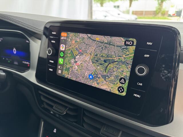 Volkswagen T-Roc 1.5 TSI 150PK EVO ADAP.CRUISE LED VIR.COCKPIT CAMERA STOEL.VERW. 17''LMV KEYLESS 03/2024 "Volkswagen rijden begint bij Topautos.nl - 75 topmodellen direct op voorraad!"