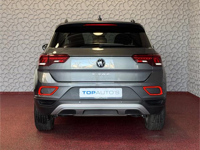 Volkswagen T-Roc 1.5 TSI 150PK EVO ADAP.CRUISE LED VIR.COCKPIT CAMERA STOEL.VERW. 17''LMV KEYLESS 03/2024 "Volkswagen rijden begint bij Topautos.nl - 75 topmodellen direct op voorraad!"